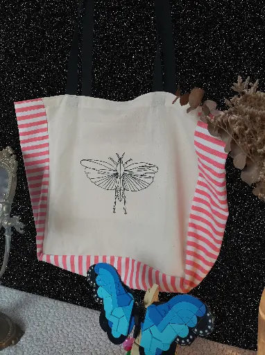 cabas rayé blanc et rose motif sauterelle